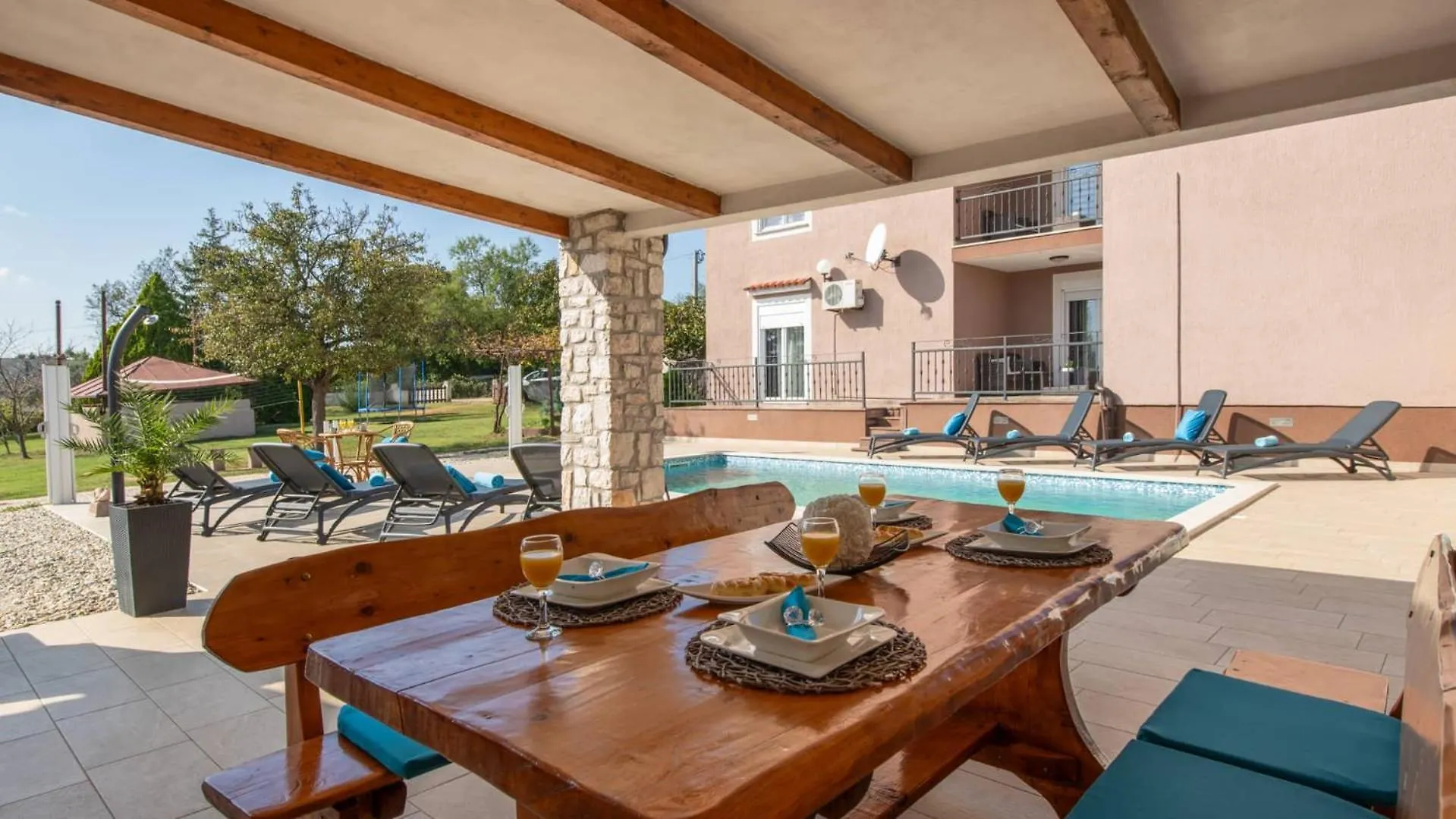 Amazing Villa Lara With Private Pool By Wiibuk Marcana