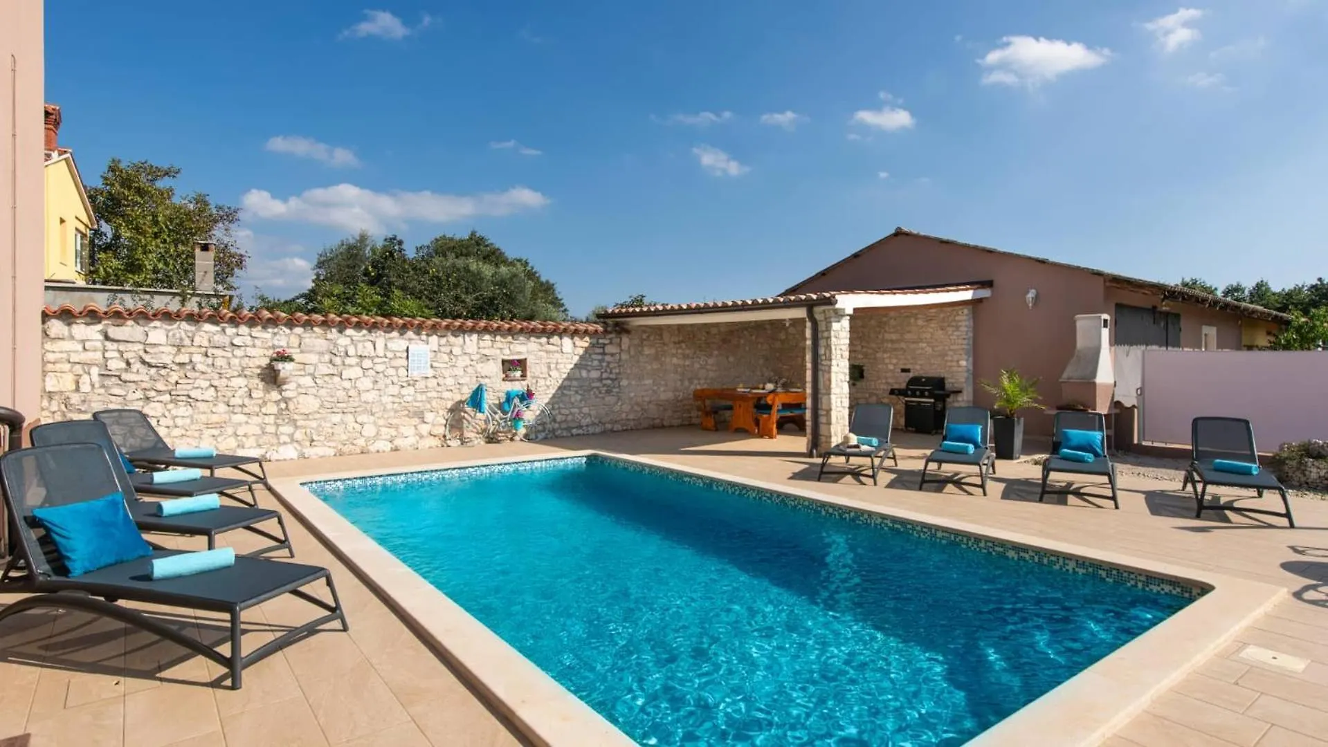 Amazing Villa Lara With Private Pool By Wiibuk Marcana